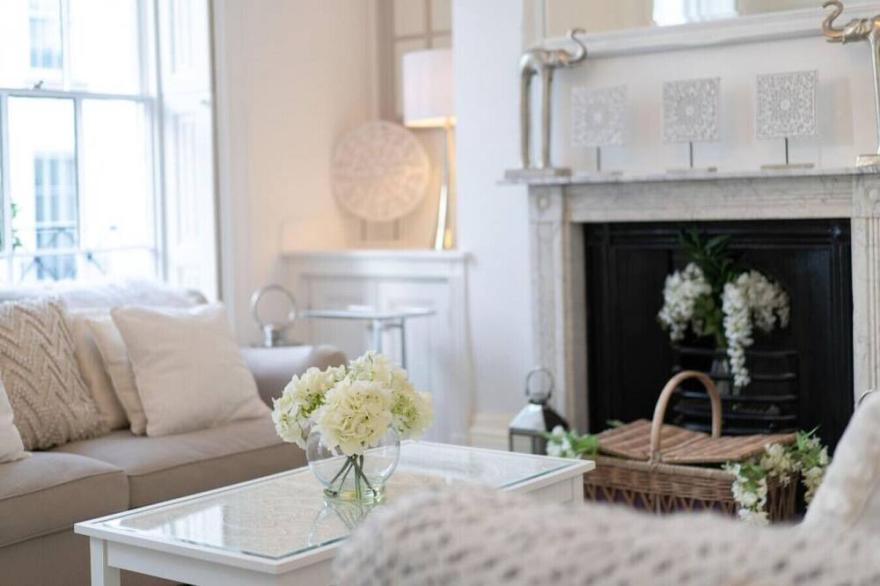 Gloucester Place Townhouse + Hot Tub!