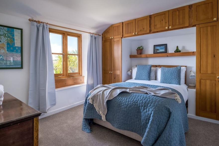 Stunning Country Cottage Parking & 1 min to Beach