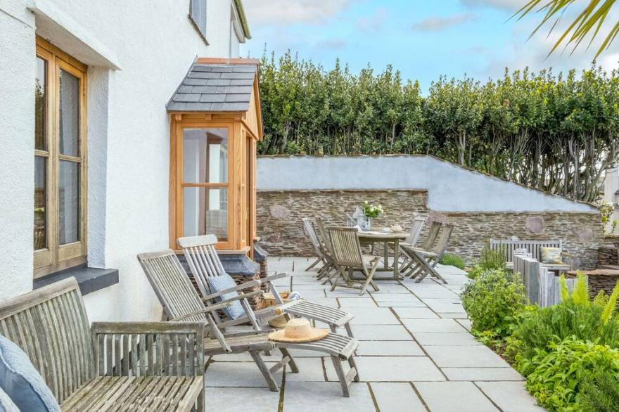 Stunning Country Cottage Parking & 1 min to Beach