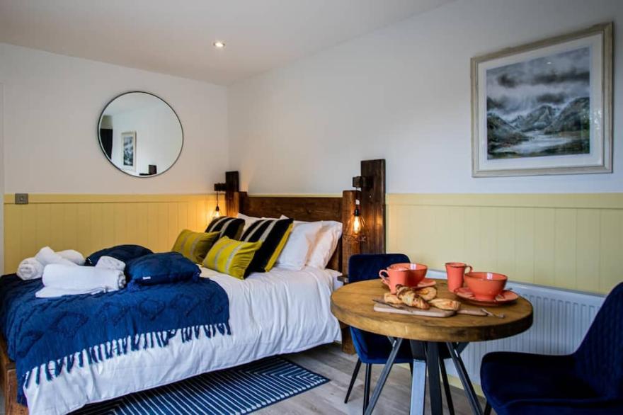 Spring Wood Woodland pod - a holiday Pod that sleeps 2 with an en-suite