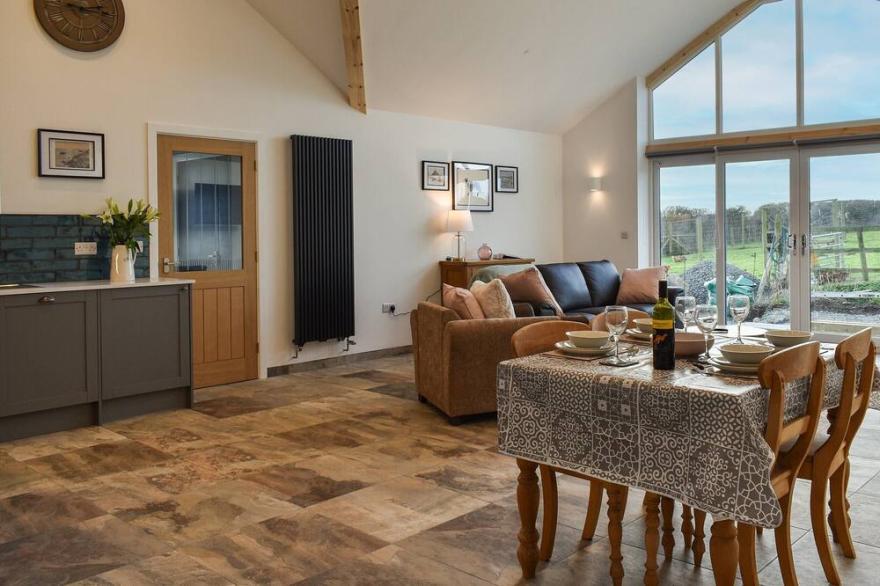 2 bedroom accommodation in Llanfachraeth, near Holyhead