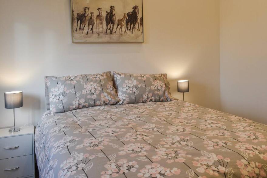 2 bedroom accommodation in Llanfachraeth, near Holyhead
