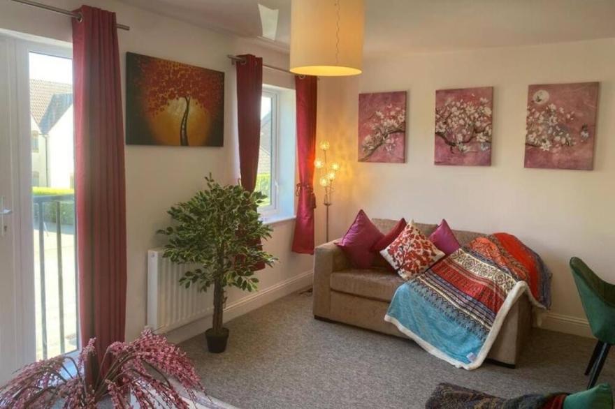 Cosy & Contemporary 4bdr Chesterton House w High Speed Wifi, Garden & Parking