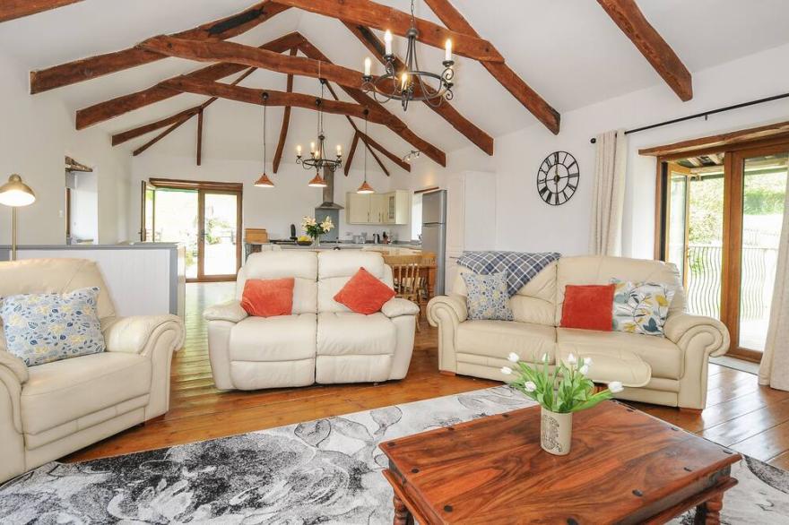 MILL HOUSE, pet friendly, character holiday cottage in Pelynt