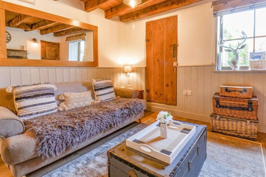 ESME'S COTTAGE, pet friendly, character holiday cottage in Whitby