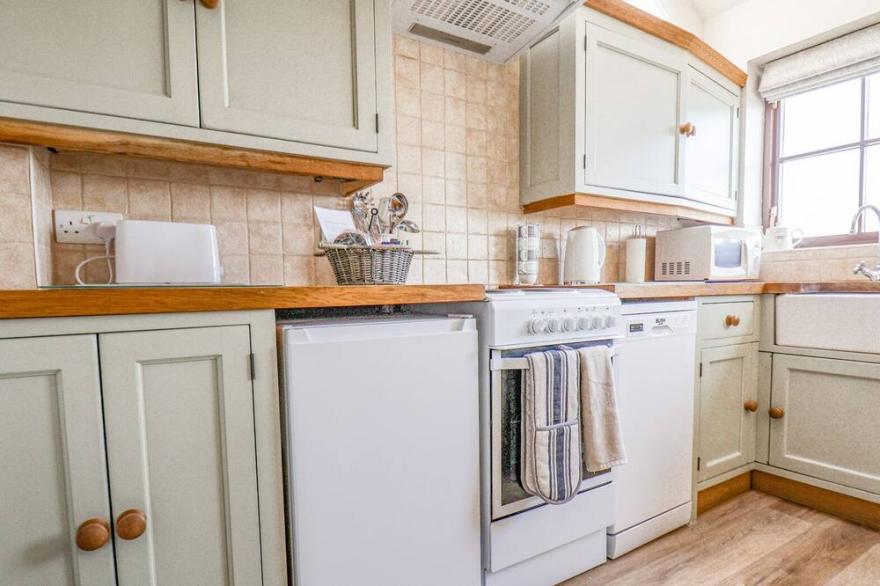 ESME'S COTTAGE, pet friendly, character holiday cottage in Whitby