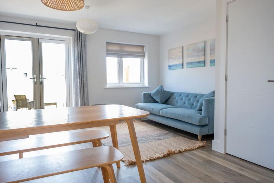 THE WAVES, pet friendly, country holiday cottage in Crantock