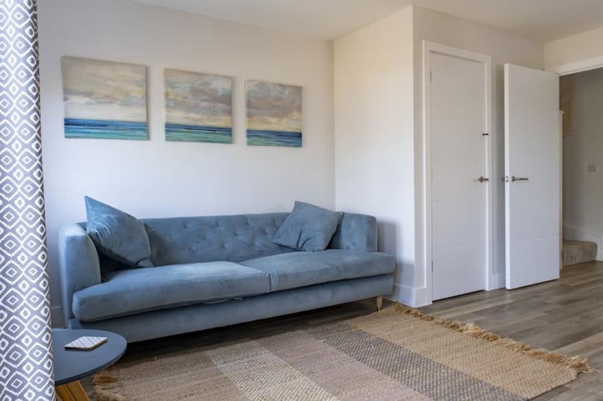 THE WAVES, pet friendly, country holiday cottage in Crantock