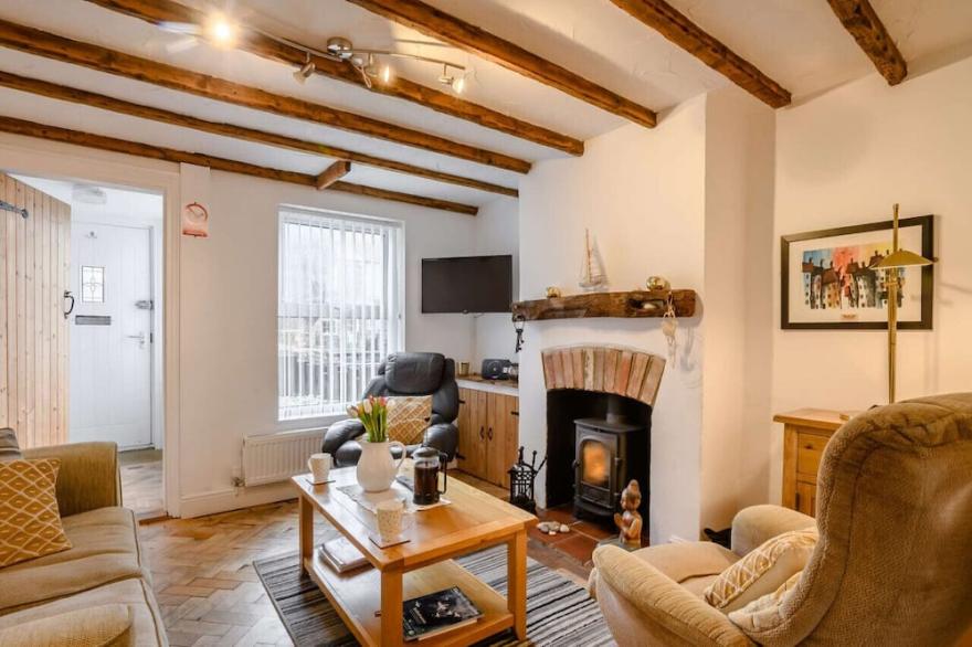 The Beach Hut - Two Bedroom House, Sleeps 4