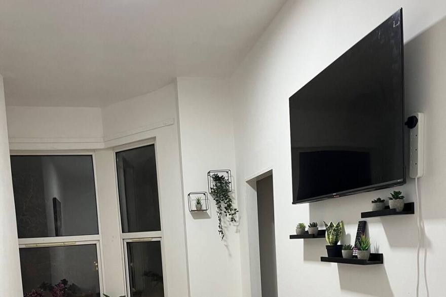 Lovely 2 Bed 1st floor Apartment