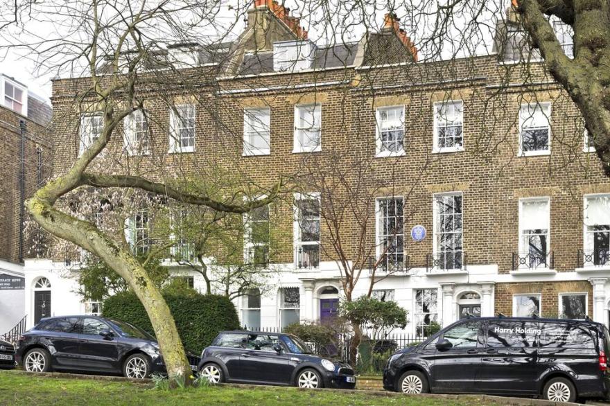 Historic family home near Hampstead Heath by UnderTheDoormat