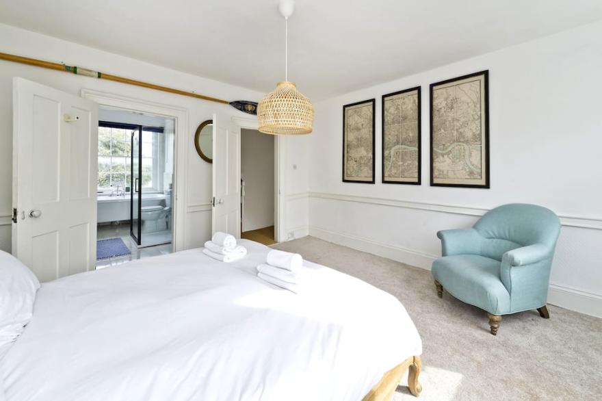 Historic family home near Hampstead Heath by UnderTheDoormat