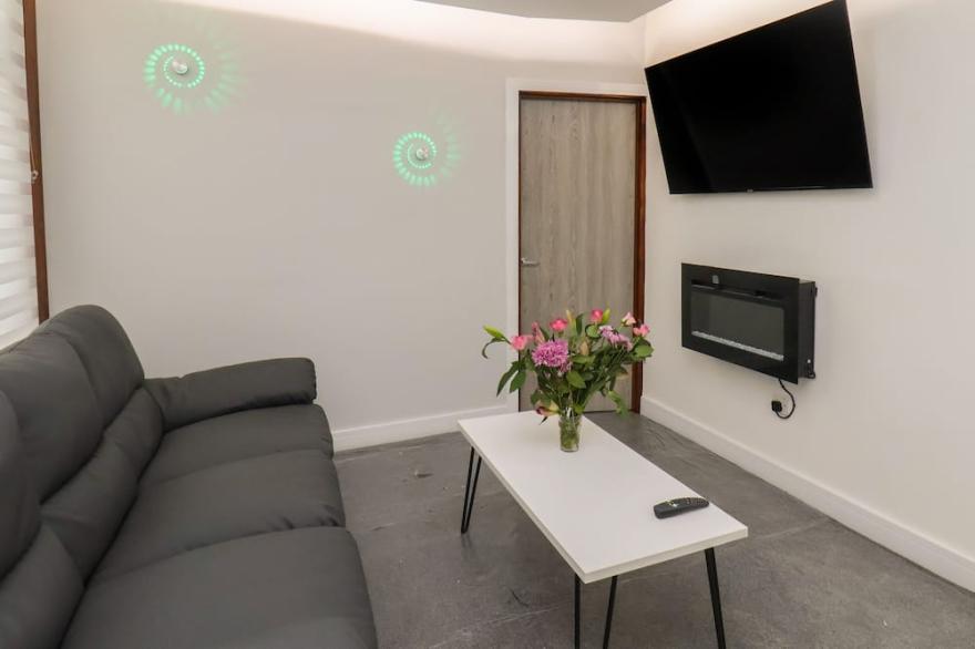 FRANKIE’S SEAVIEW 2, pet friendly, with a garden in Bridlington