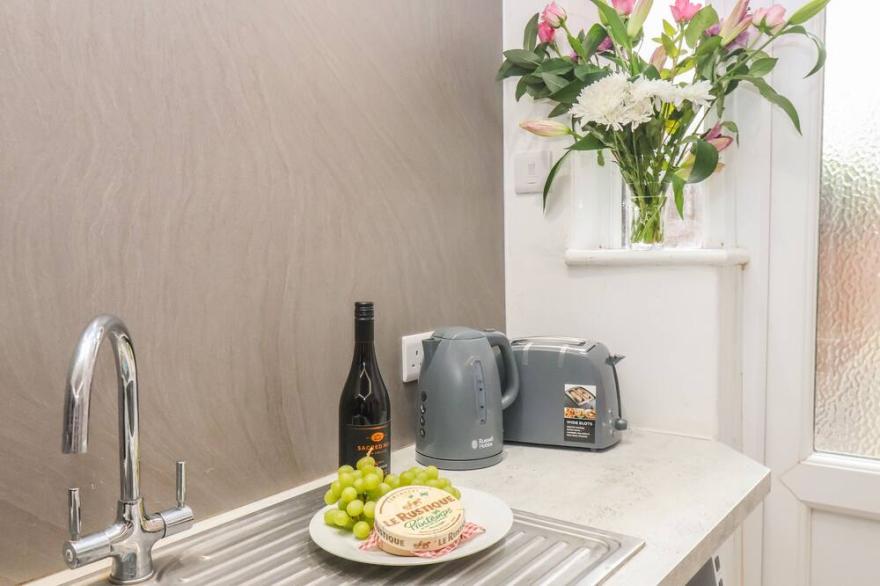 FRANKIE’S SEAVIEW 2, pet friendly, with a garden in Bridlington