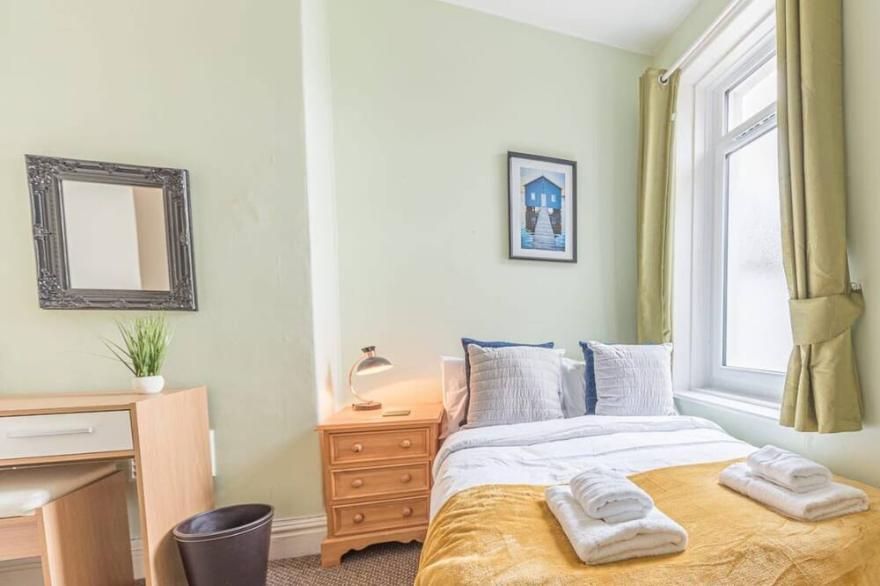 Large, centrally located, 5 bedroom house - all en-suite
