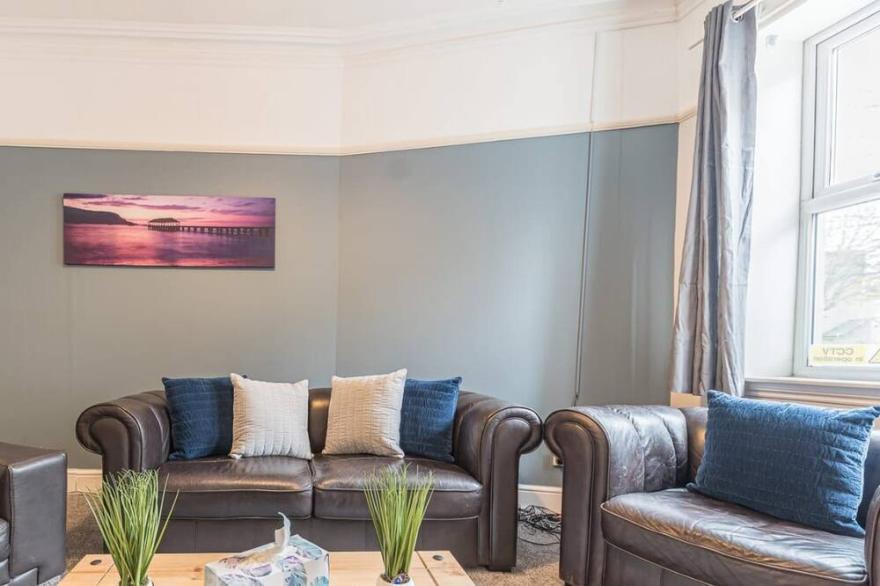 Large, centrally located, 5 bedroom house - all en-suite