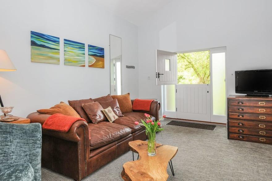 SHERWELL FARM ANNEXE, family friendly, with a garden in Drakewalls
