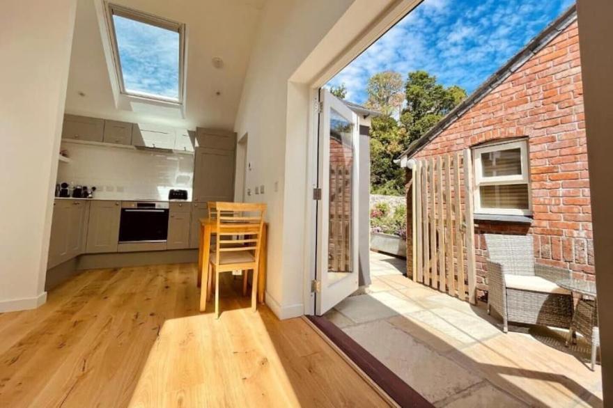 Modern, Contemporary and Comfortable Apartment. Perfect for Your Time Away