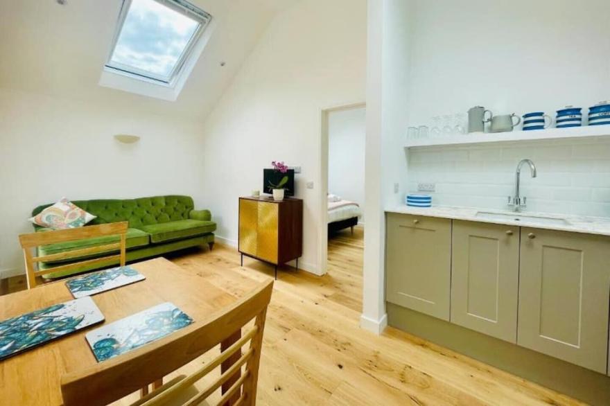 Modern, Contemporary and Comfortable Apartment. Perfect for Your Time Away