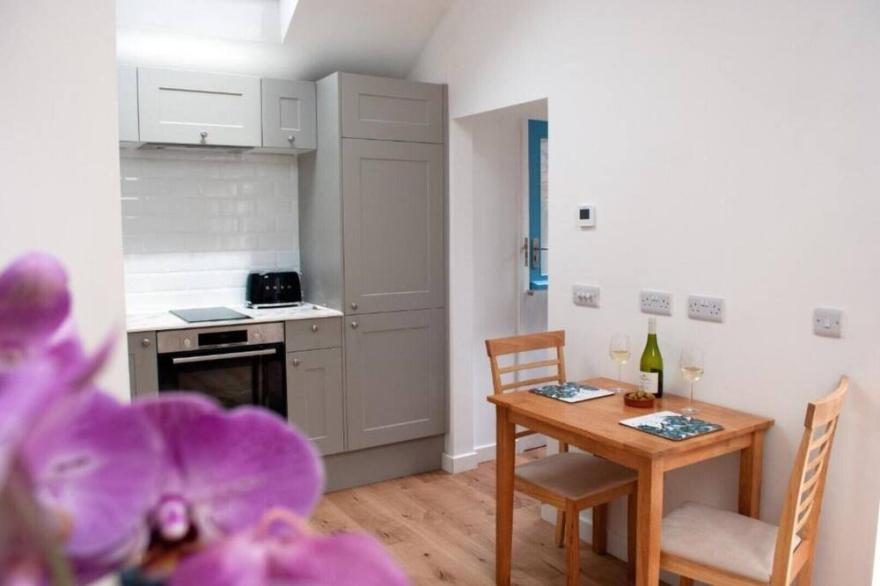Modern, Contemporary and Comfortable Apartment. Perfect for Your Time Away