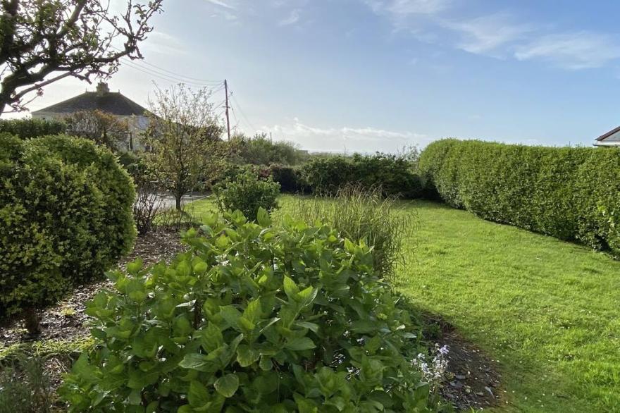 Gorgeous Renovated Edwardian Cottage With Stunning Huge Modern Living/dining