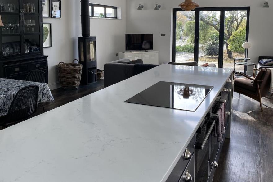 Gorgeous Renovated Edwardian Cottage With Stunning Huge Modern Living/dining