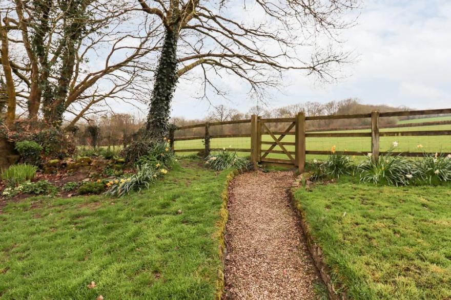 GLEBE FARM COTTAGE, pet friendly, with a garden in Sheepwash
