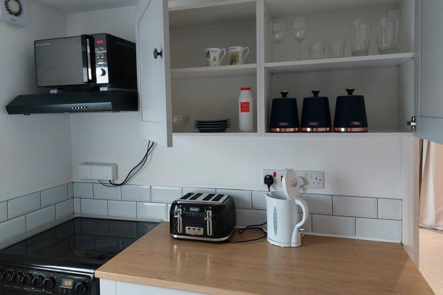 Apartment 5. (20 min walk to Bristol Airport)