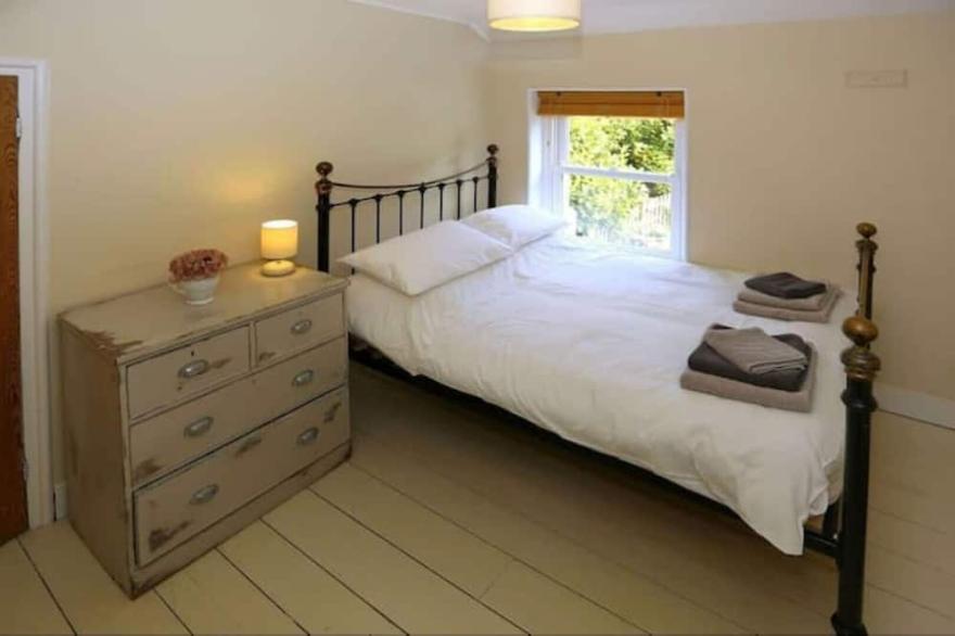 Cosy, pet friendly cottage, 5 min from sandy beach