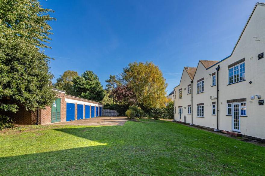 Lovely Two Bedroom Apartment in South East London!