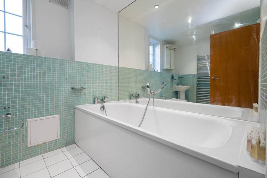 Lovely Two Bedroom Apartment in South East London!