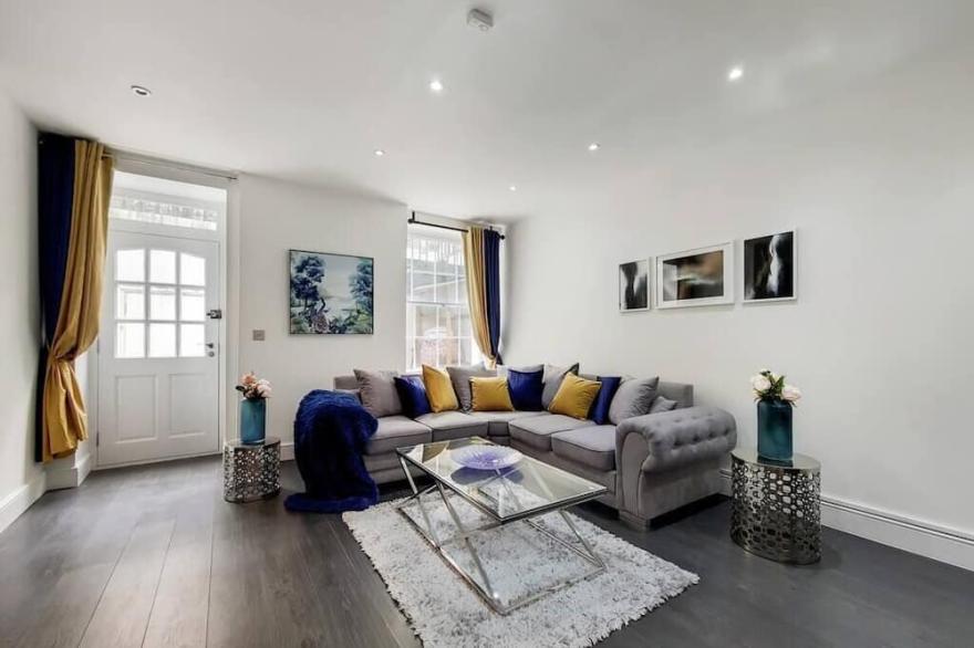 Superior 3-Bedroom Apartment off BakerStreet AC