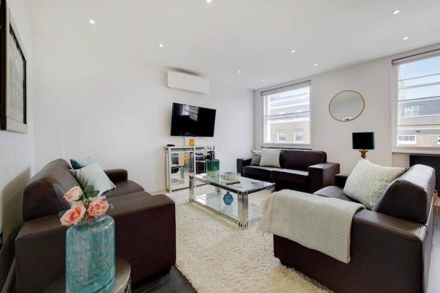 Lovely 2 bedroom apartment w/ AC off Baker Street
