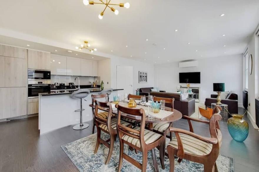 Lovely 2 bedroom apartment w/ AC off Baker Street