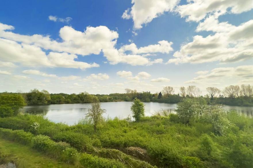 60 Howells Mere, Lower Mill Estate, 10 Adults +3 Kids, Spa, Pool, Dogs Allowed