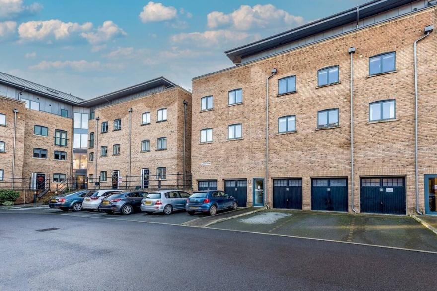 Pass the Keys | 2 Bedroom Apartment with Parking