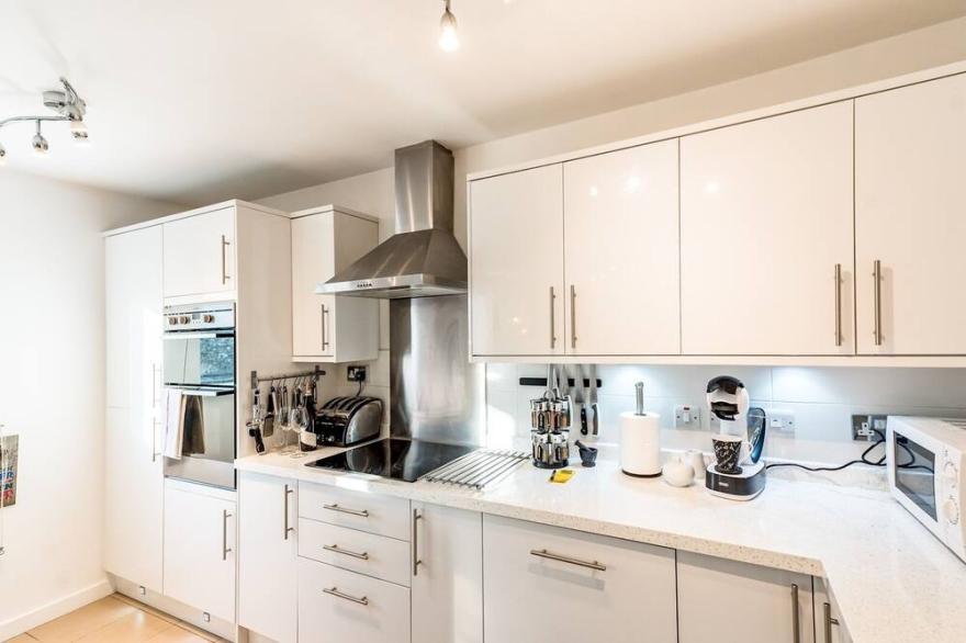 Pass the Keys | 2 Bedroom Apartment with Parking