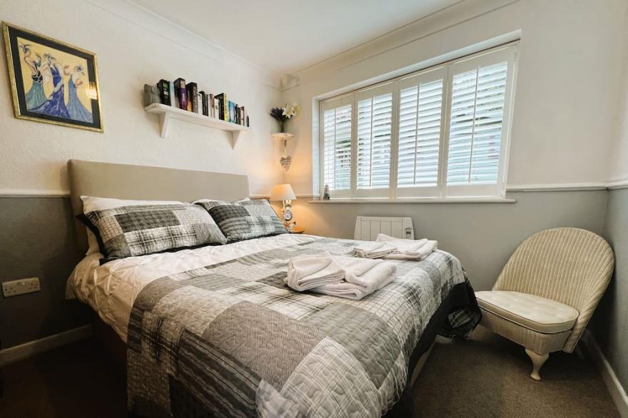 Sandown Retreat -  a bungalow that sleeps 4 guests  in 2 bedrooms