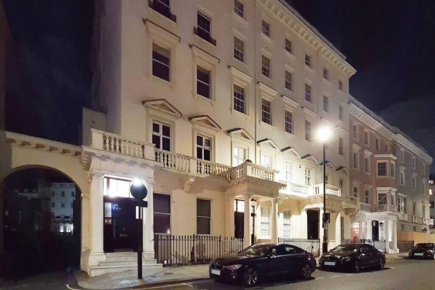 Magnificent 2 Bedroom Apartment In Belgravia