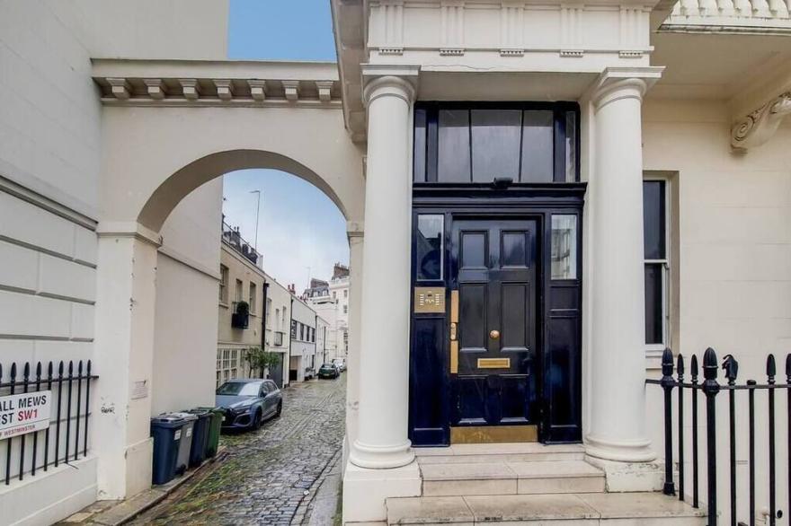 Super Deluxe Two Bedroom Duplex Flat In Belgravia