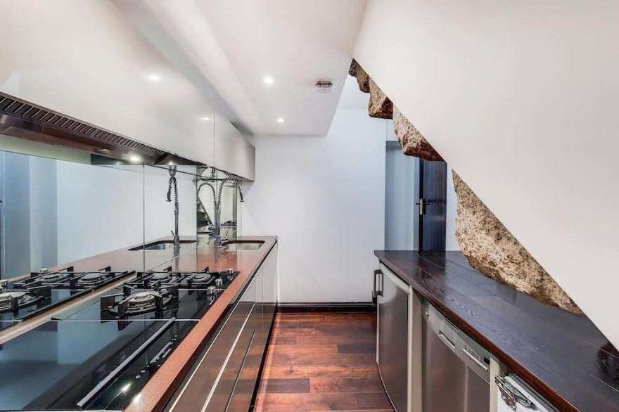 Super Deluxe Two Bedroom Duplex Flat In Belgravia
