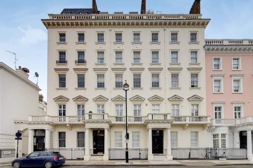 Lovely 2-bedroom duplex apartment in Belgravia