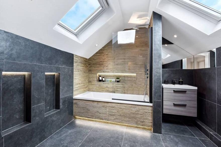 Creative stylings 2 Bedroom in Wembley Park