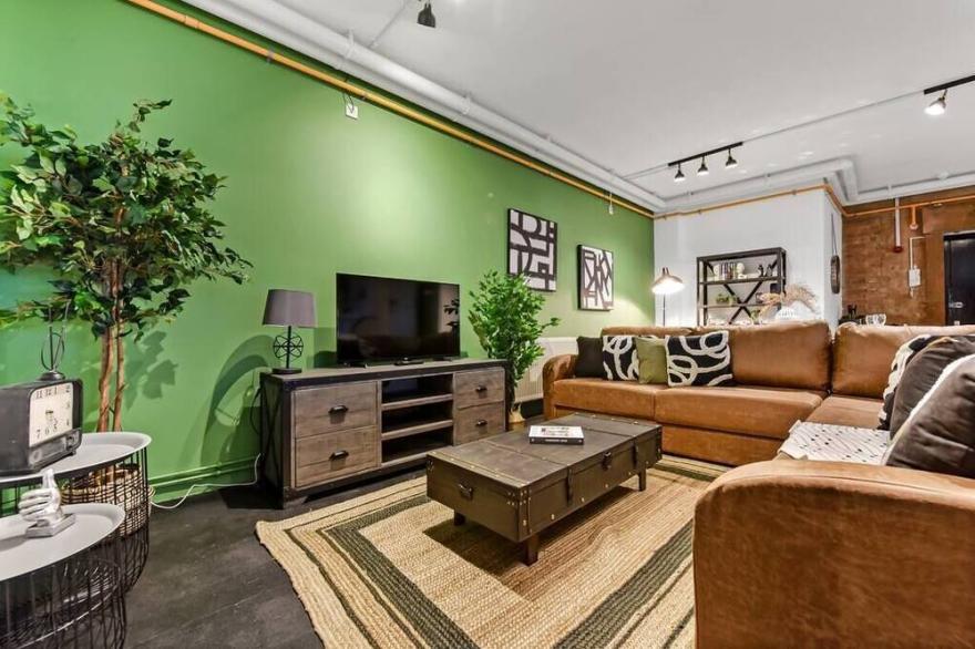 Trendy, Arty, 3BR in Heart of Hipster Hackney!