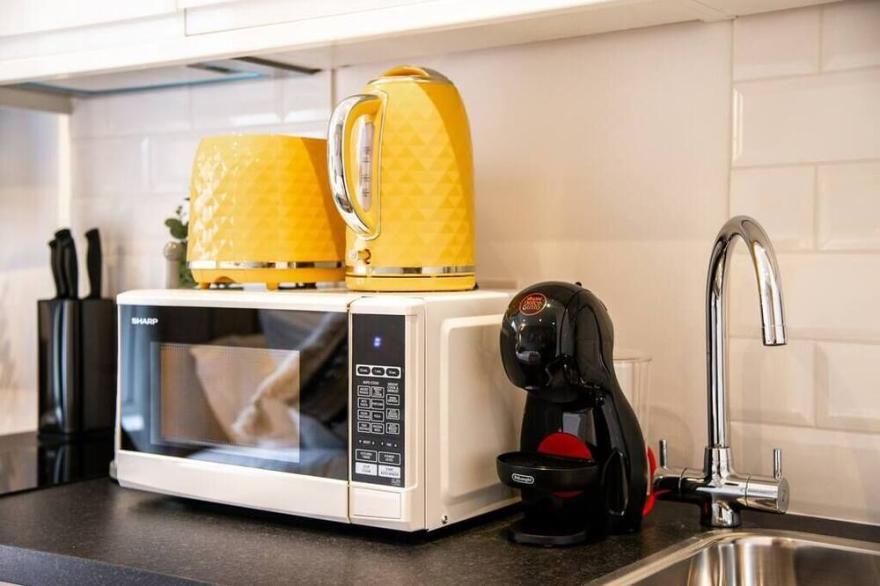 The *Best* Airbnb for Transport in London! Promise