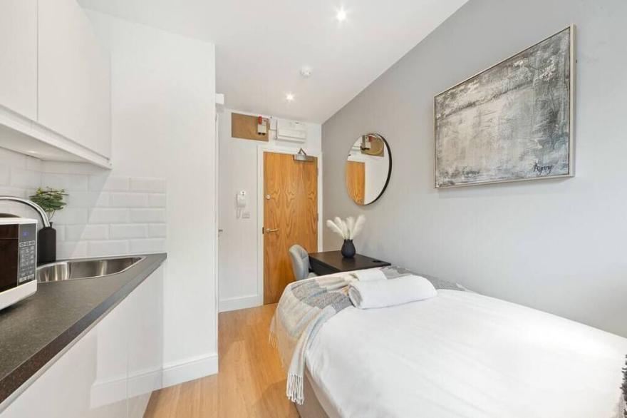 The *Best* Airbnb for Transport in London! Promise