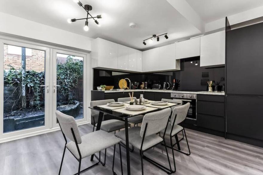 Stunning Three Bed Funky Home in Artistic Location