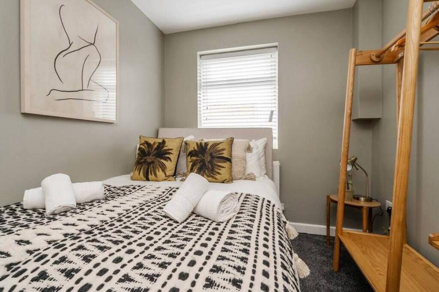 Beautiful, Stylish Home | Just 20 Mins to MCR