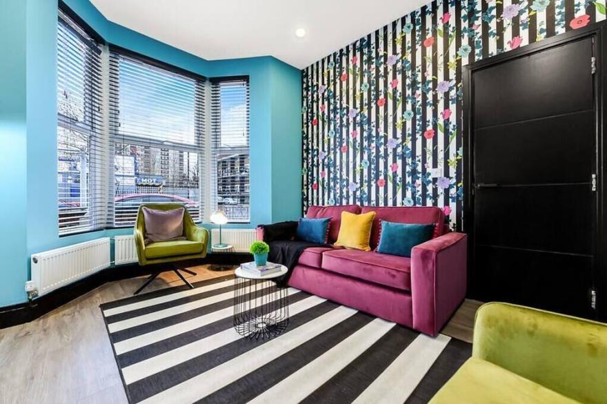 Bright and Colourful House - Best for a Large Groups