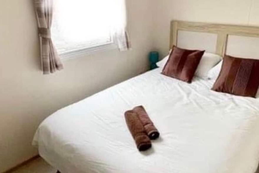 3 bed Caravan at Lyons Robinhood